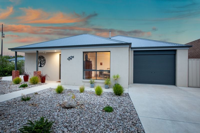 26 Inwood Crescent Wodonga VIC, Wodonga - Thumbnail 2