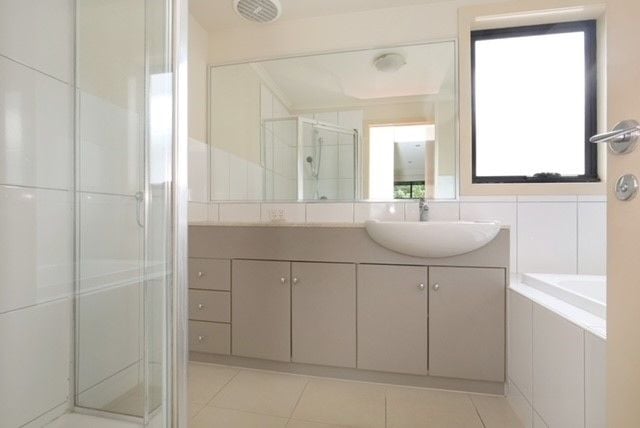 Large Modern Apartment