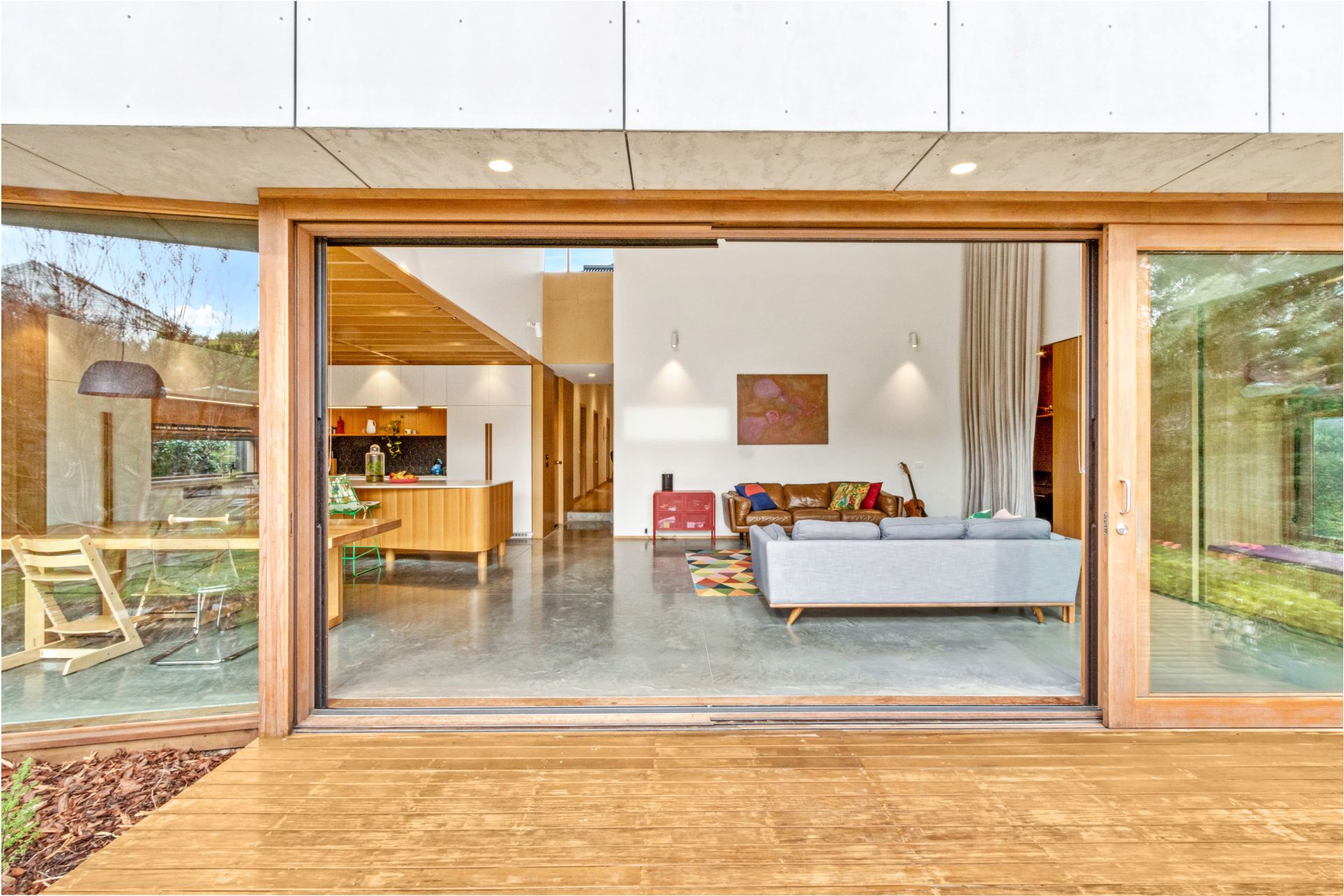 EXEMPLARY FAMILY HAVEN EPITOMISING CONTEMPORARY CLASS