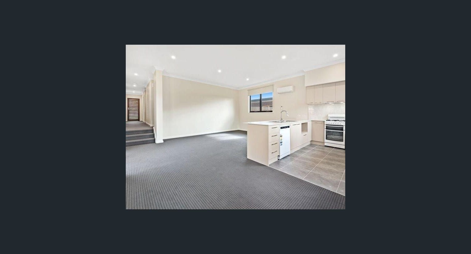 Low maintenance 3 bedroom !