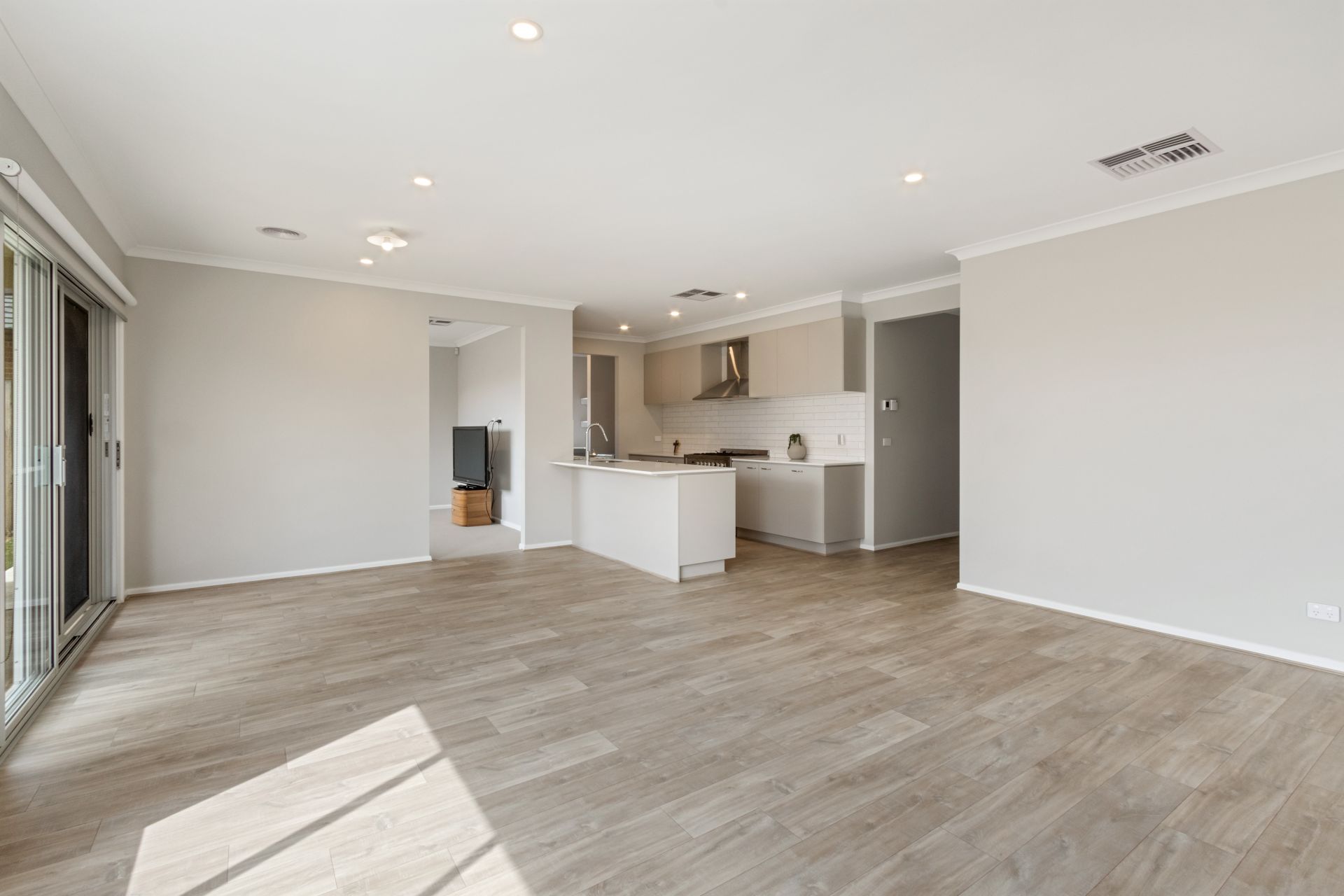 PERFECT SPACIOUS FAMILY HOME