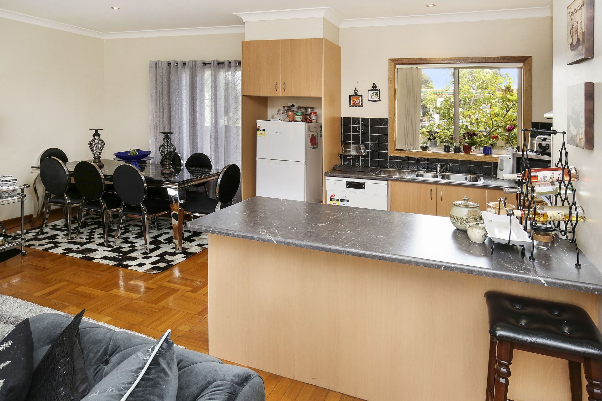 Easy Living Superb Location