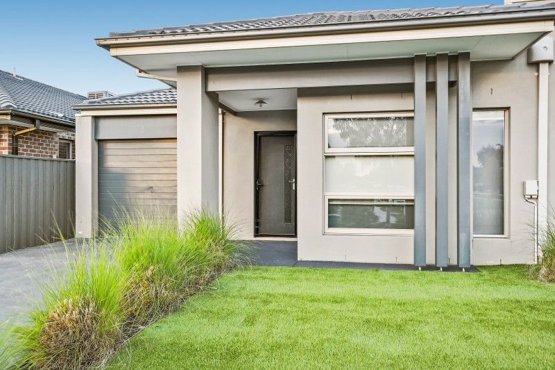 7 Pyrenees Road, Clyde VIC