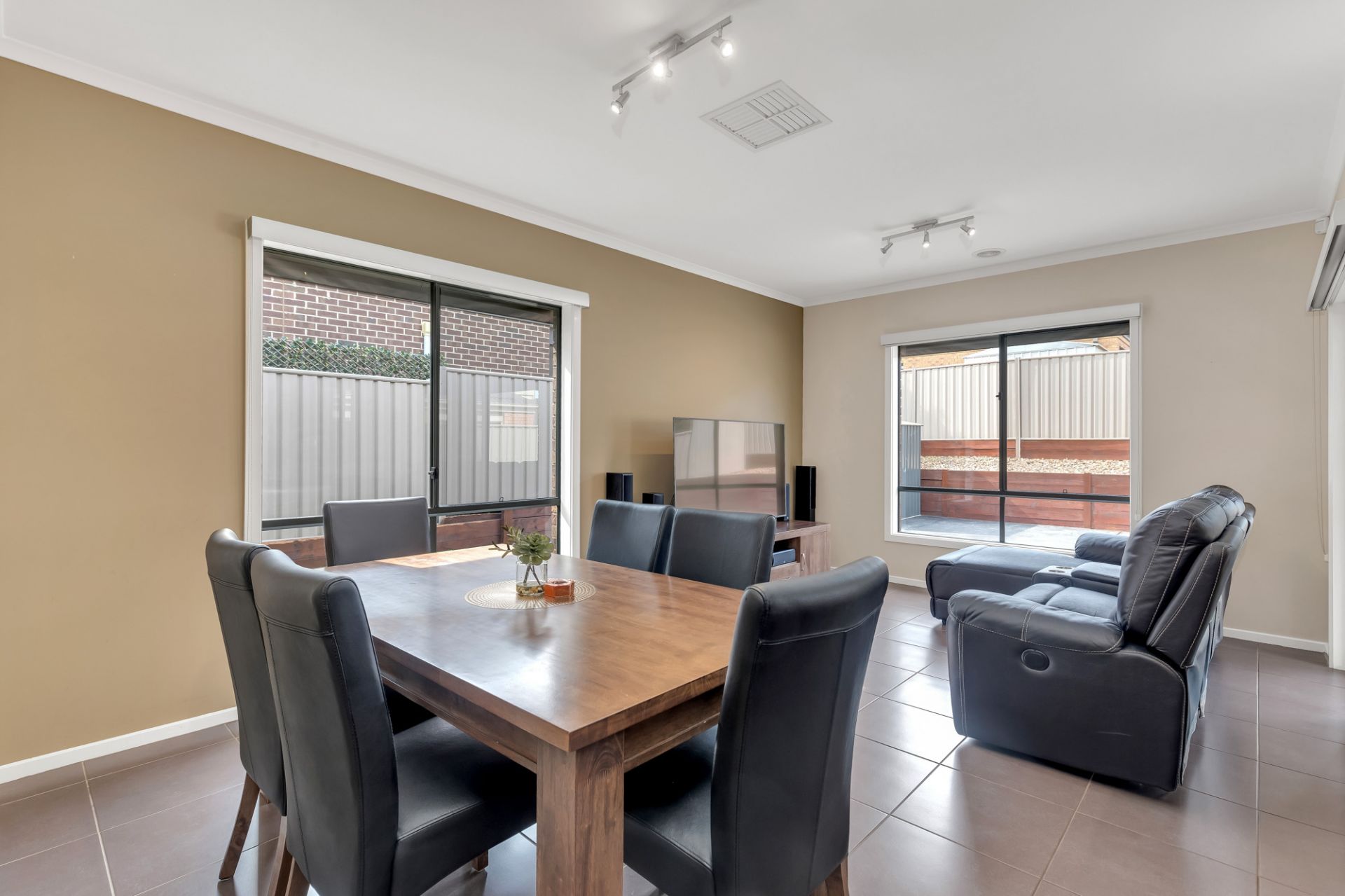 24 Hascombe Drive, Caroline Springs - Thumbnail 5