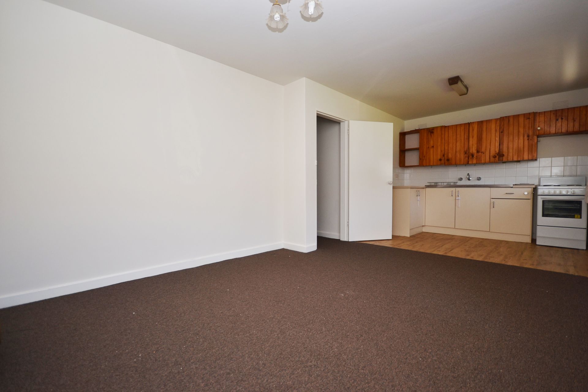 UPDATED ONE BEDROOM IN THE HEART OF PRESTON