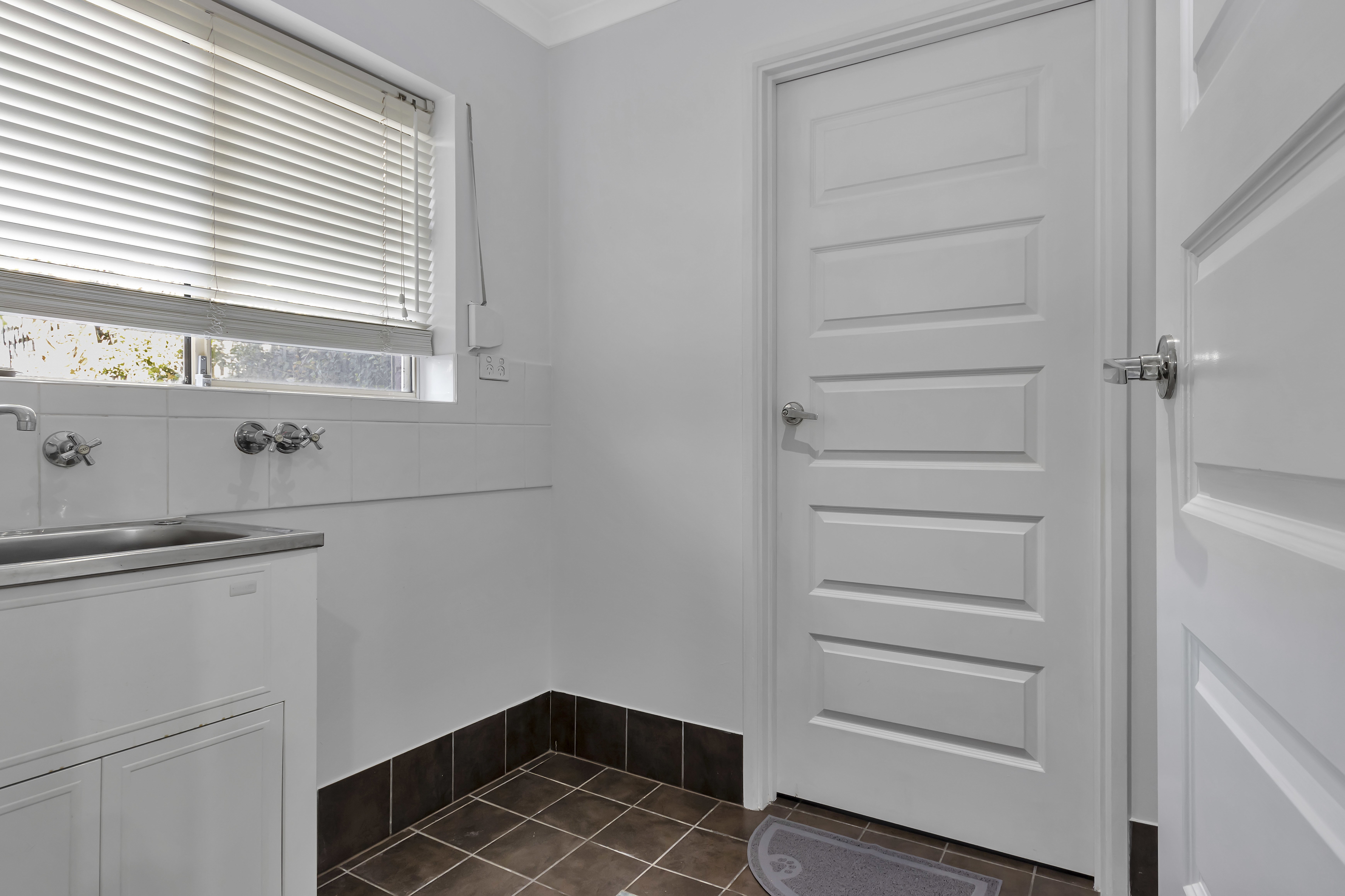 7/17  Brown Street  Brompton 5007