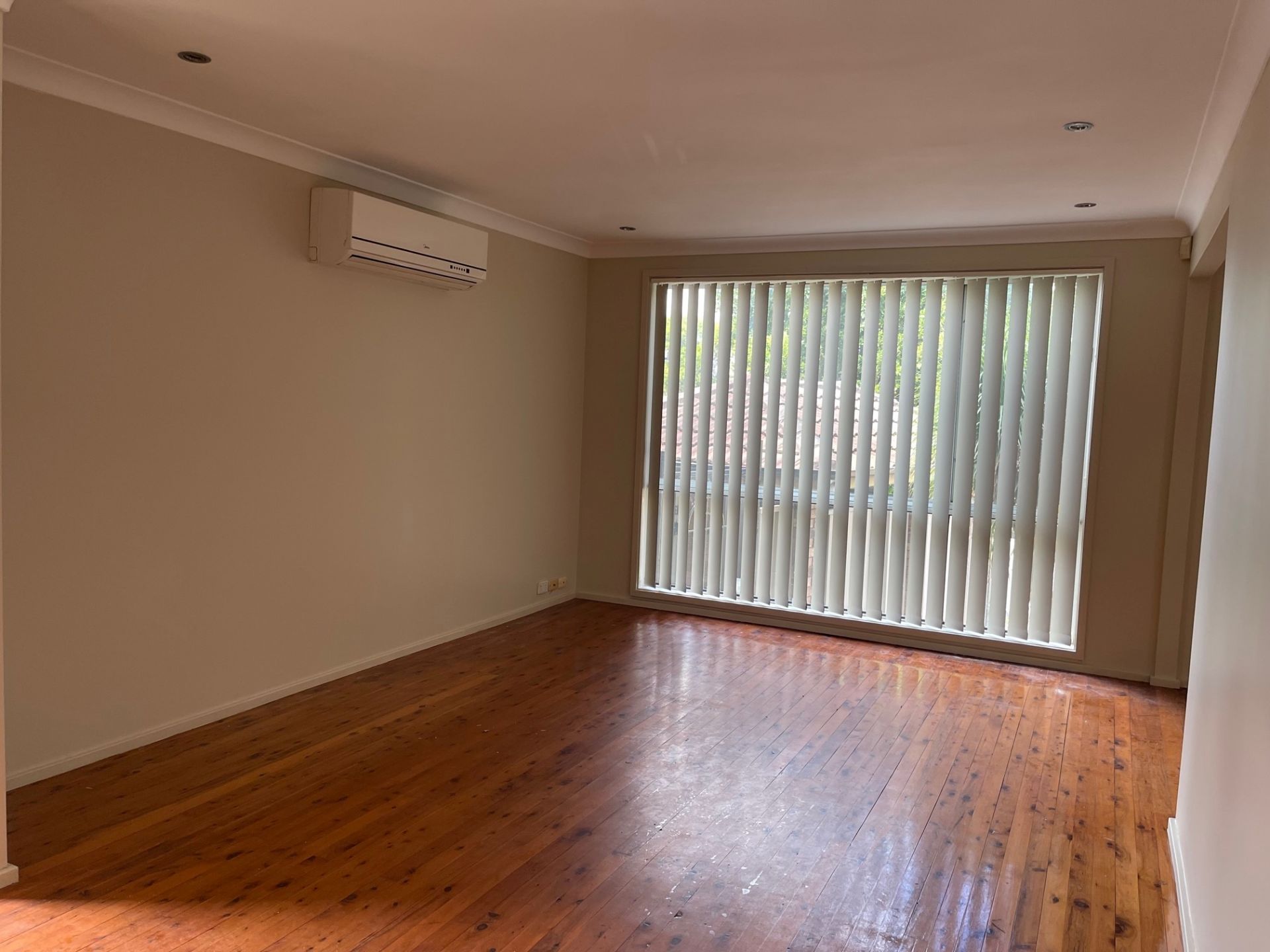Real Estate For Lease 15 Goodsell Street Minto , NSW