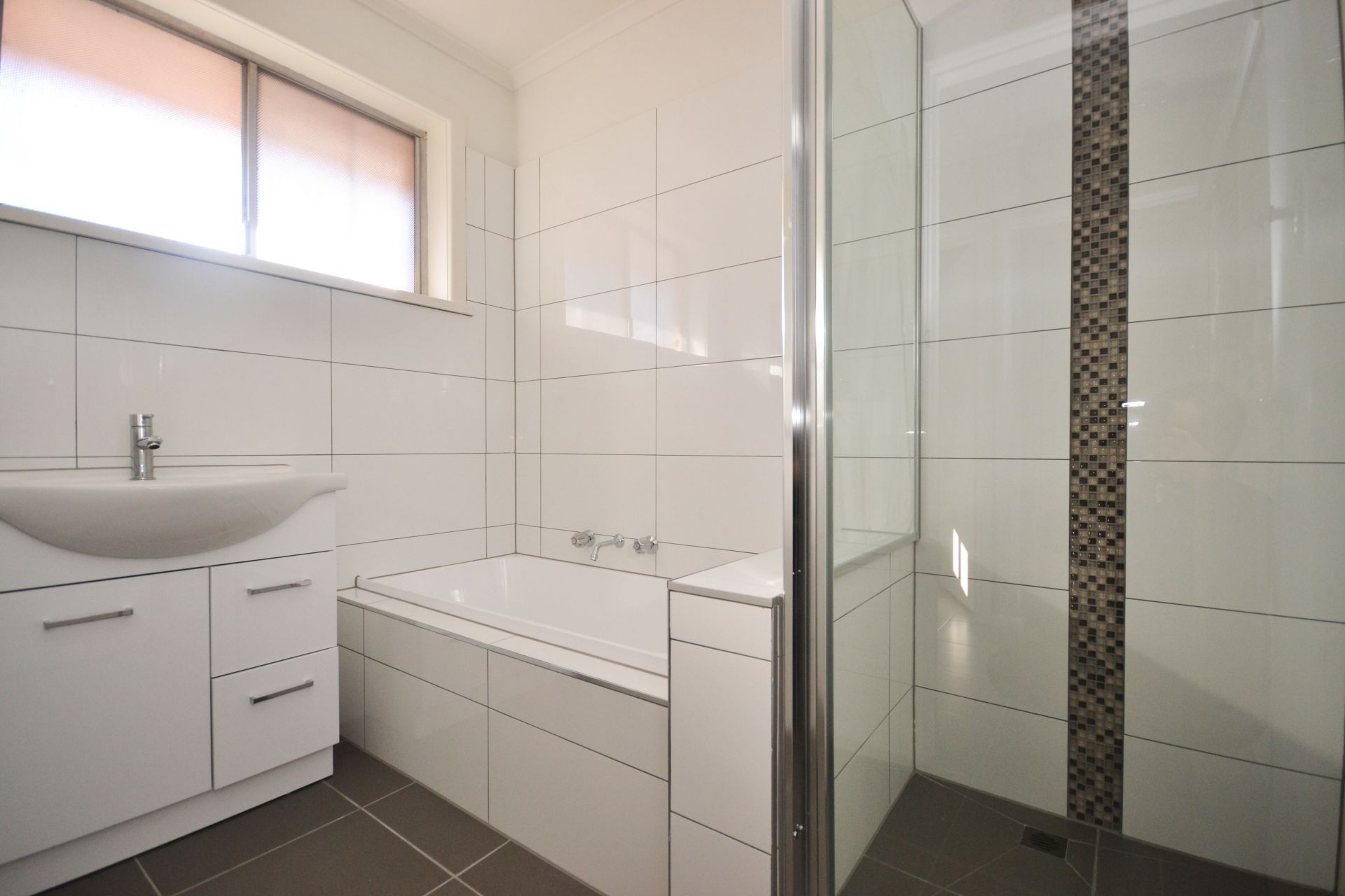 FULLY RENOVATED & IN A FABULOUS LOCATION!