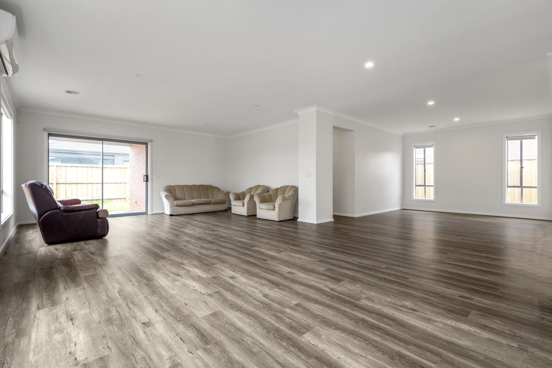WALKING DISTANCE TO AURORA VILLAGE & HARVEST HOME PRIMARY SCHOOL