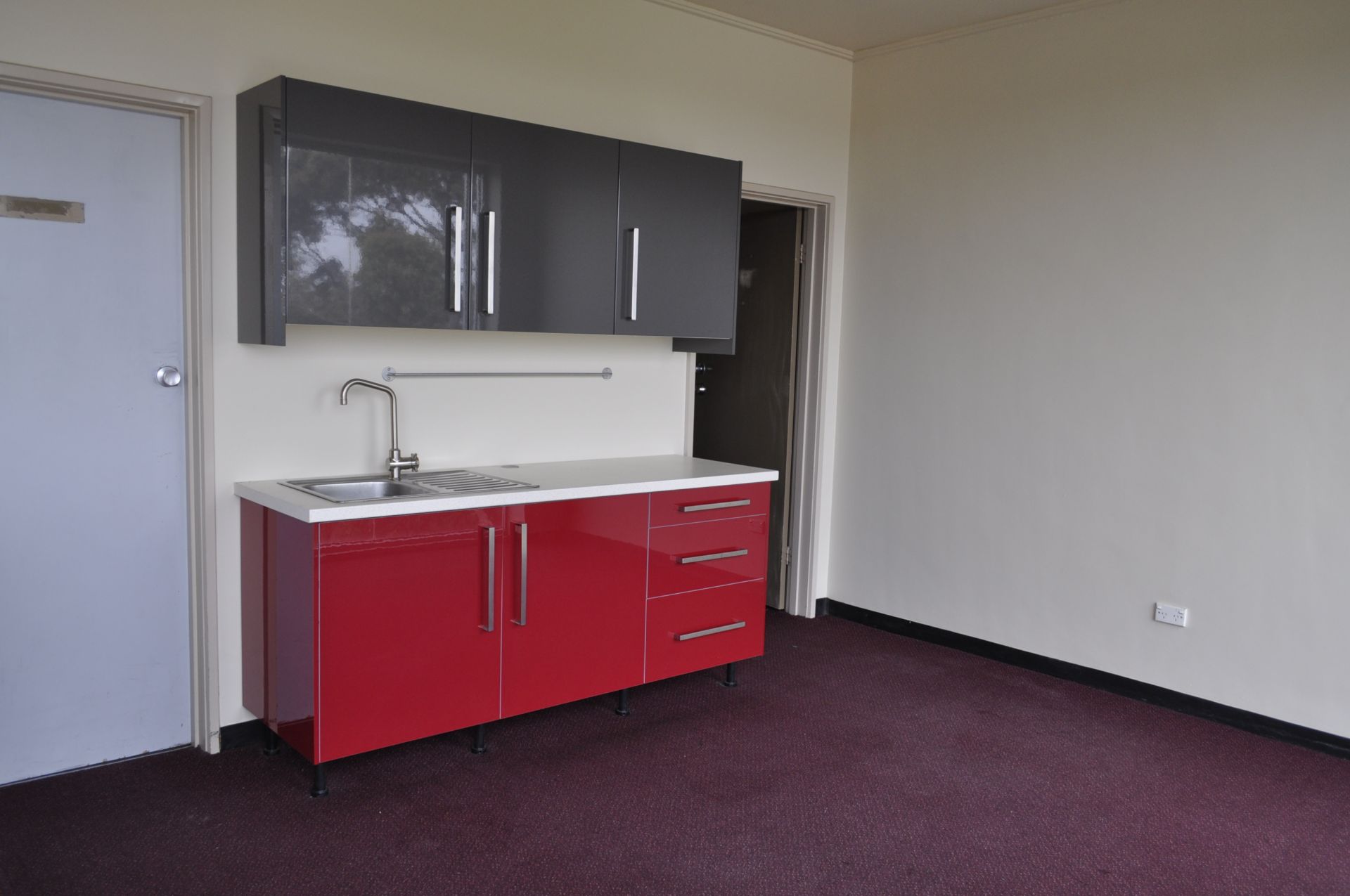 VERSATILE OFFICE SPACE