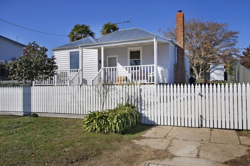 1 John Crescent Beechworth VIC, Beechworth - Thumbnail 3