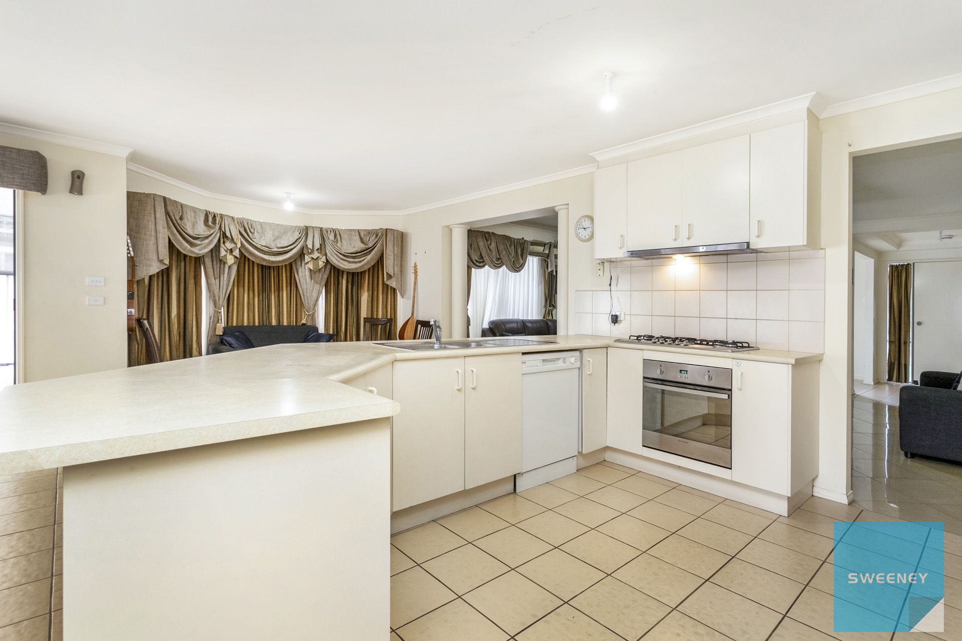 10 Macklin Way, Caroline Springs - Thumbnail 6