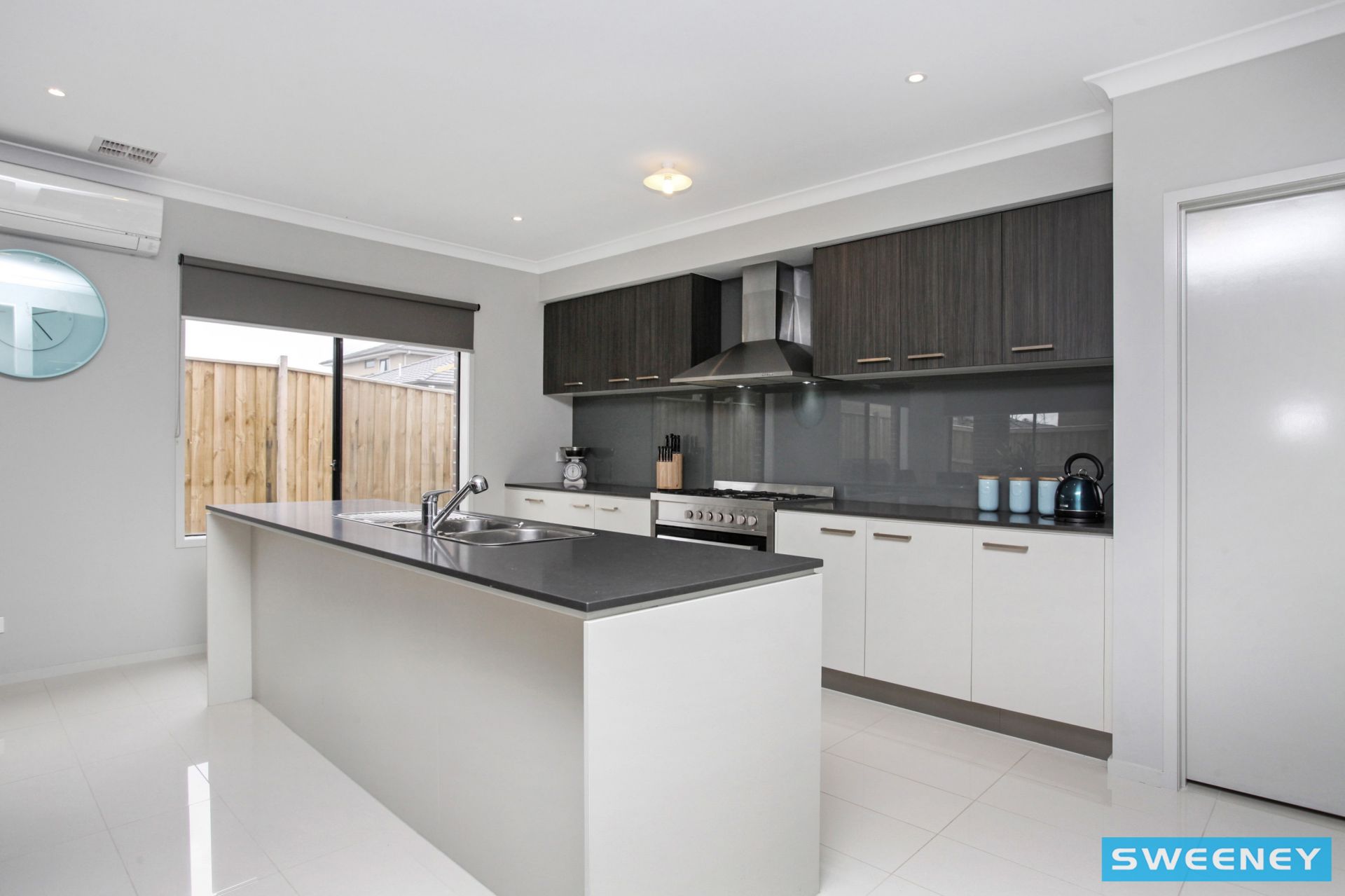 14 Wright Circuit, Plumpton - Thumbnail 3
