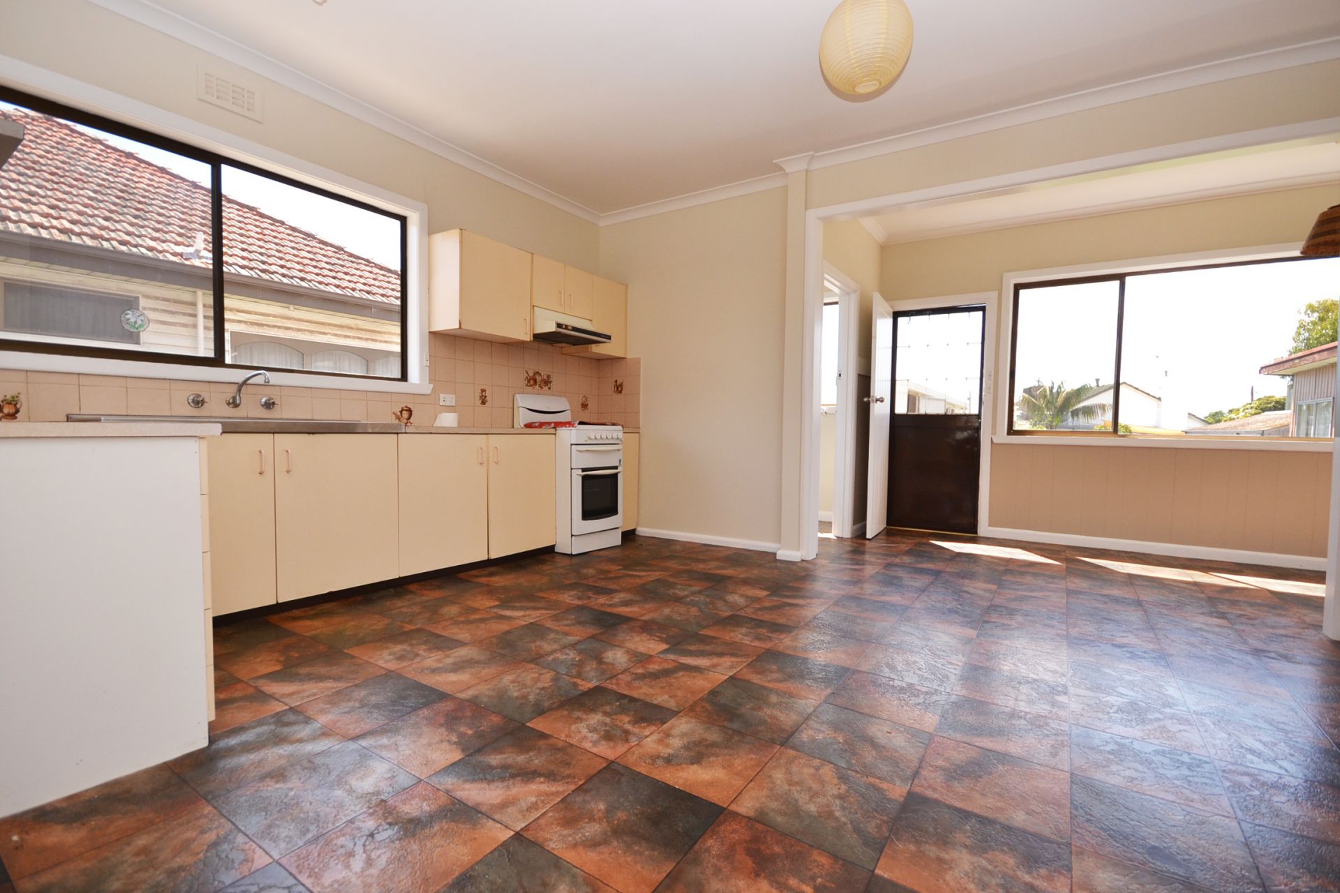 FABULOUS LOCATION & PRICED TO PLEASE