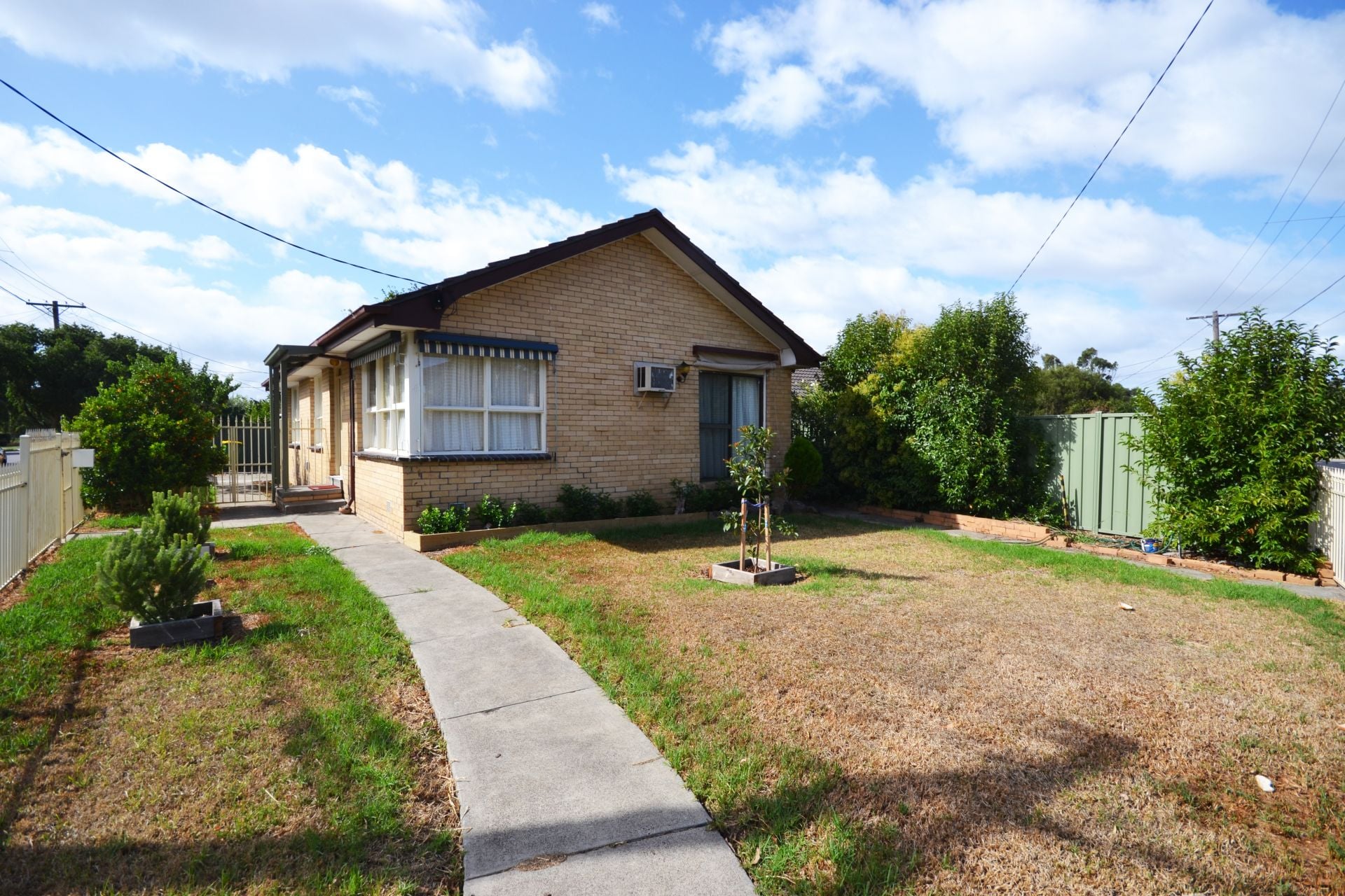 GREAT CORNER BLOCK IN A GOOD POCKET OF KINGSBURY