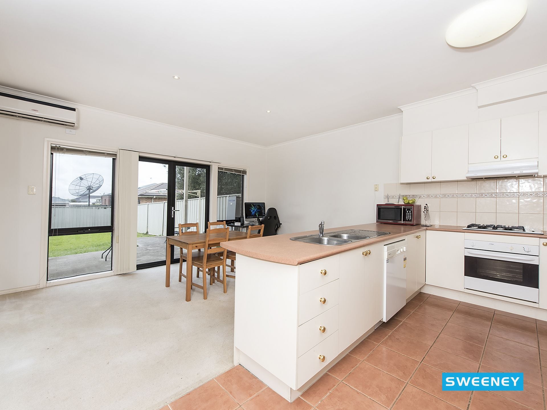 86 Jindabyne Avenue, Taylors Hill - Thumbnail 4