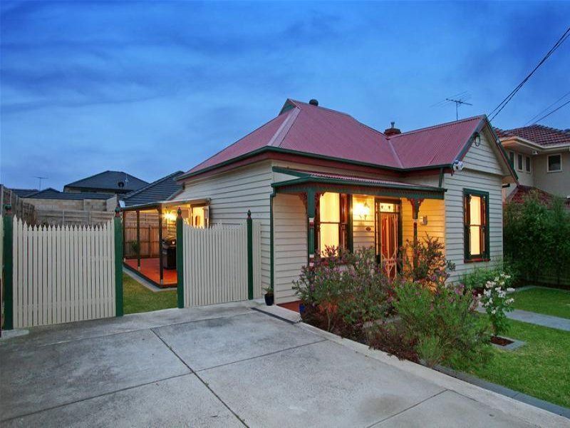 Beautifully renovated 1930's property with class & charm