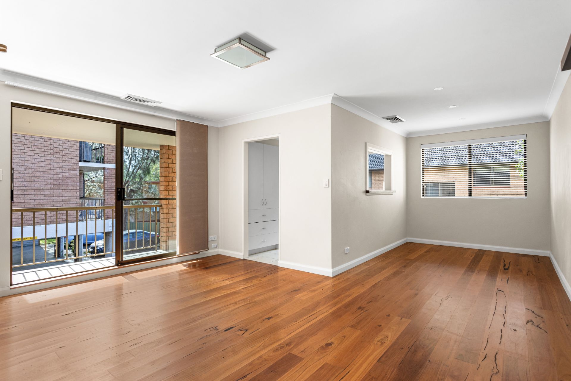 17/8-12 Railway Crescent, Jannali, Jannali - Thumbnail 2