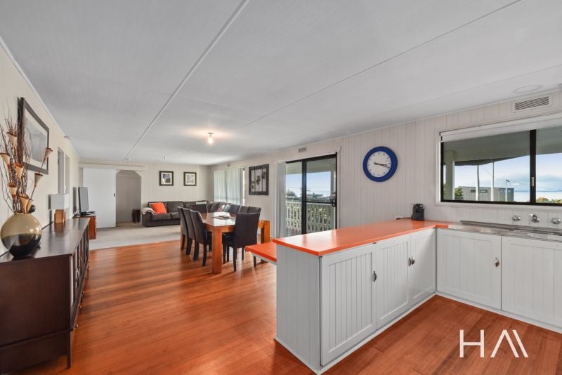 17 Westwood Street Bridport, Bridport - Thumbnail 2