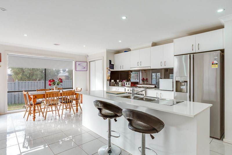 19 Moonglow Crescent, Maddingley - Thumbnail 3