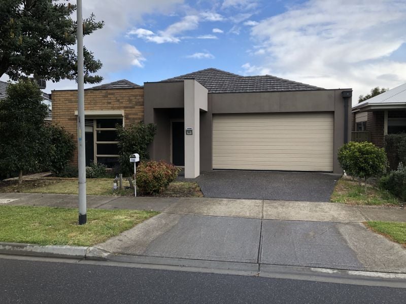 16 Lapis Chase, Epping
