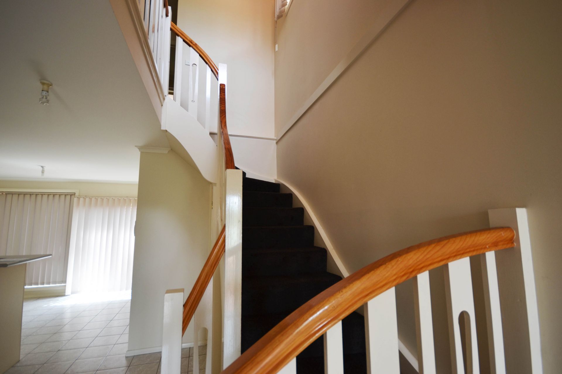 WITHIN WALKING DISTANCE TO SHOPS, TRAIN & BUS