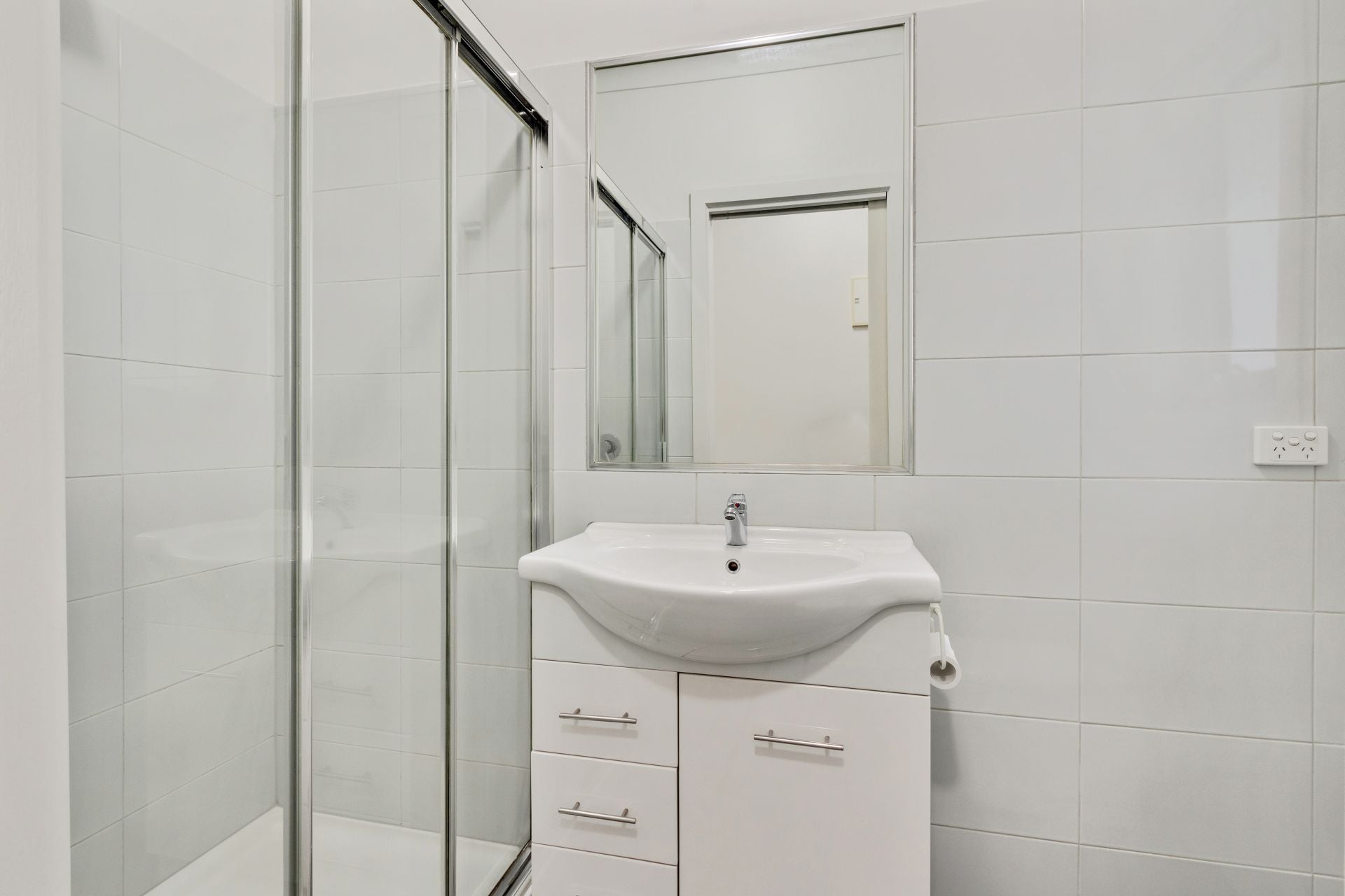 MODERN ONE BEDROOM UNIT!