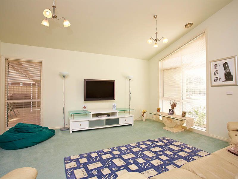 64 Chisholm Drive, Caroline Springs - Thumbnail 3