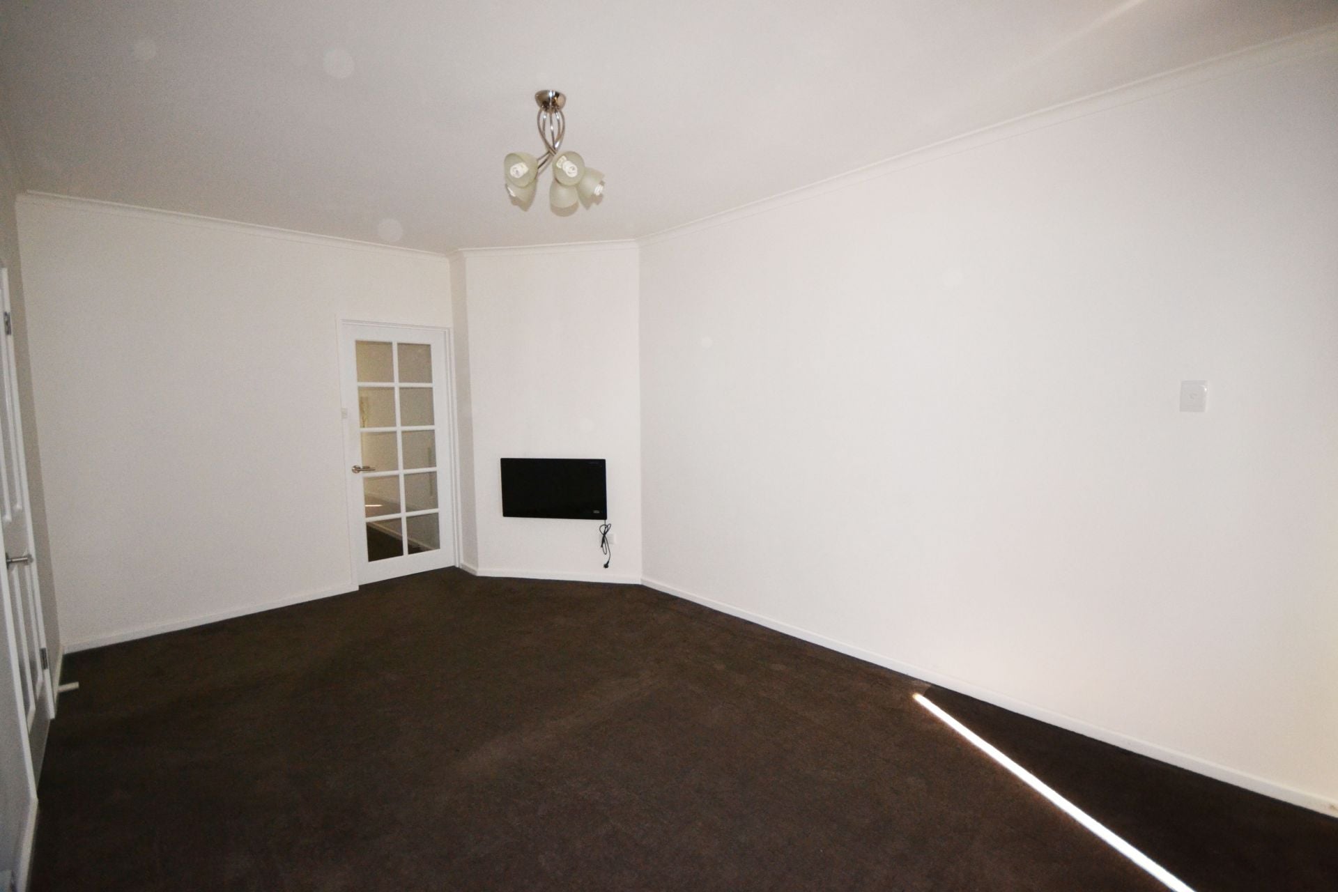 RENOVATED - WALKING DISTANCE TO ZONE 1 TRAIN AND TRAM