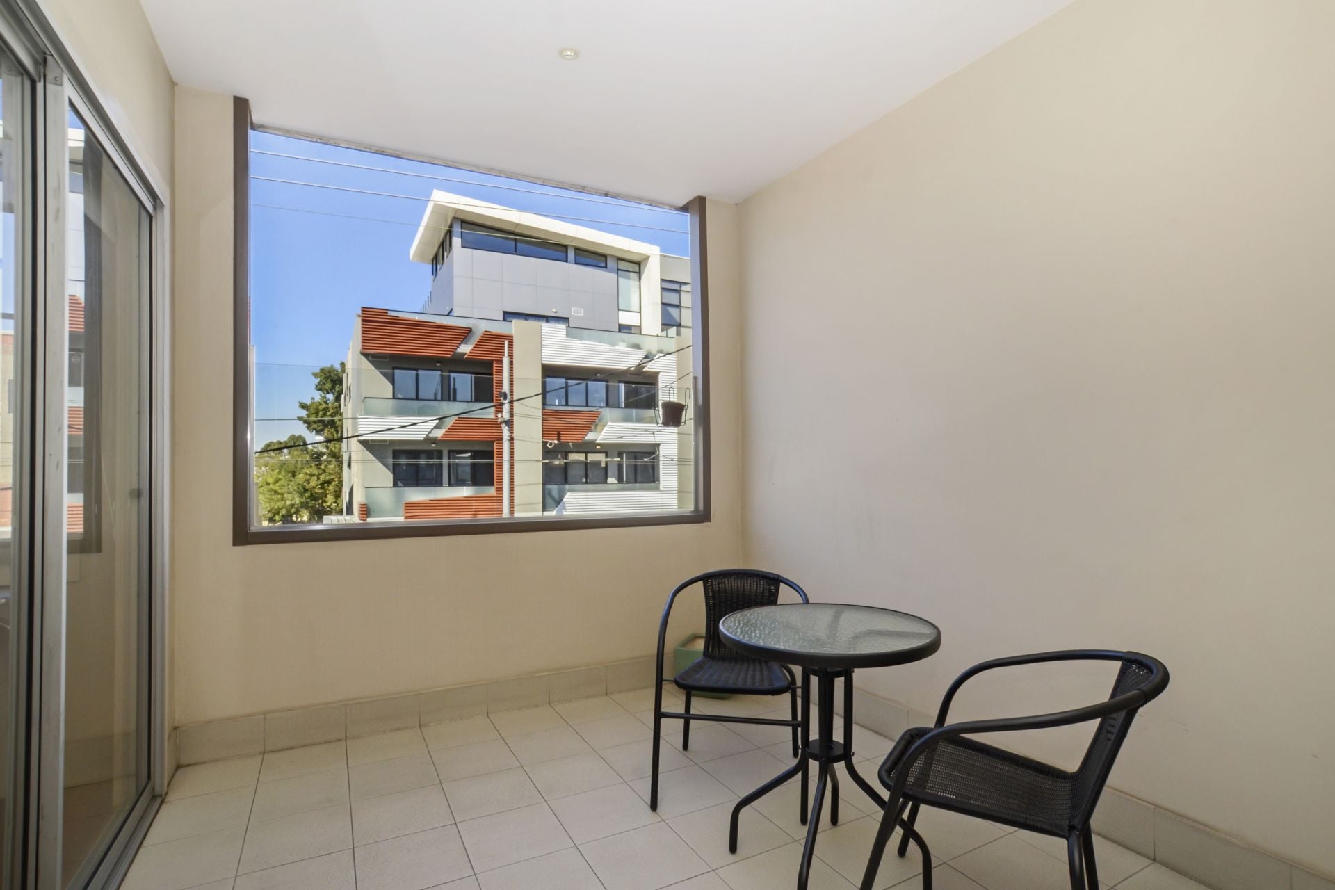 Fully Furnished Stylish Living!