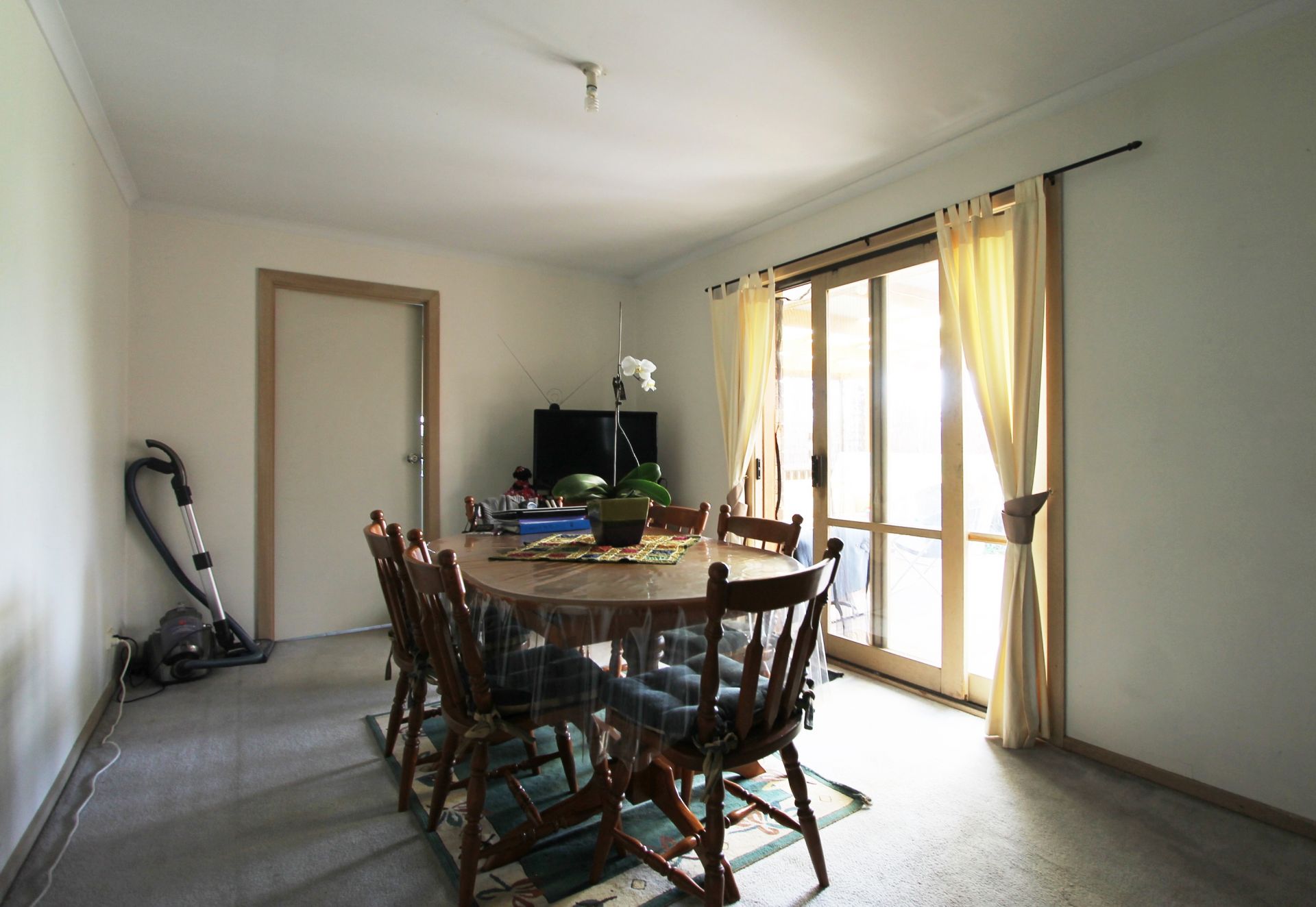 AFFORDABLE  FAMILY LIVING IN A QUIET COURT LOCATION