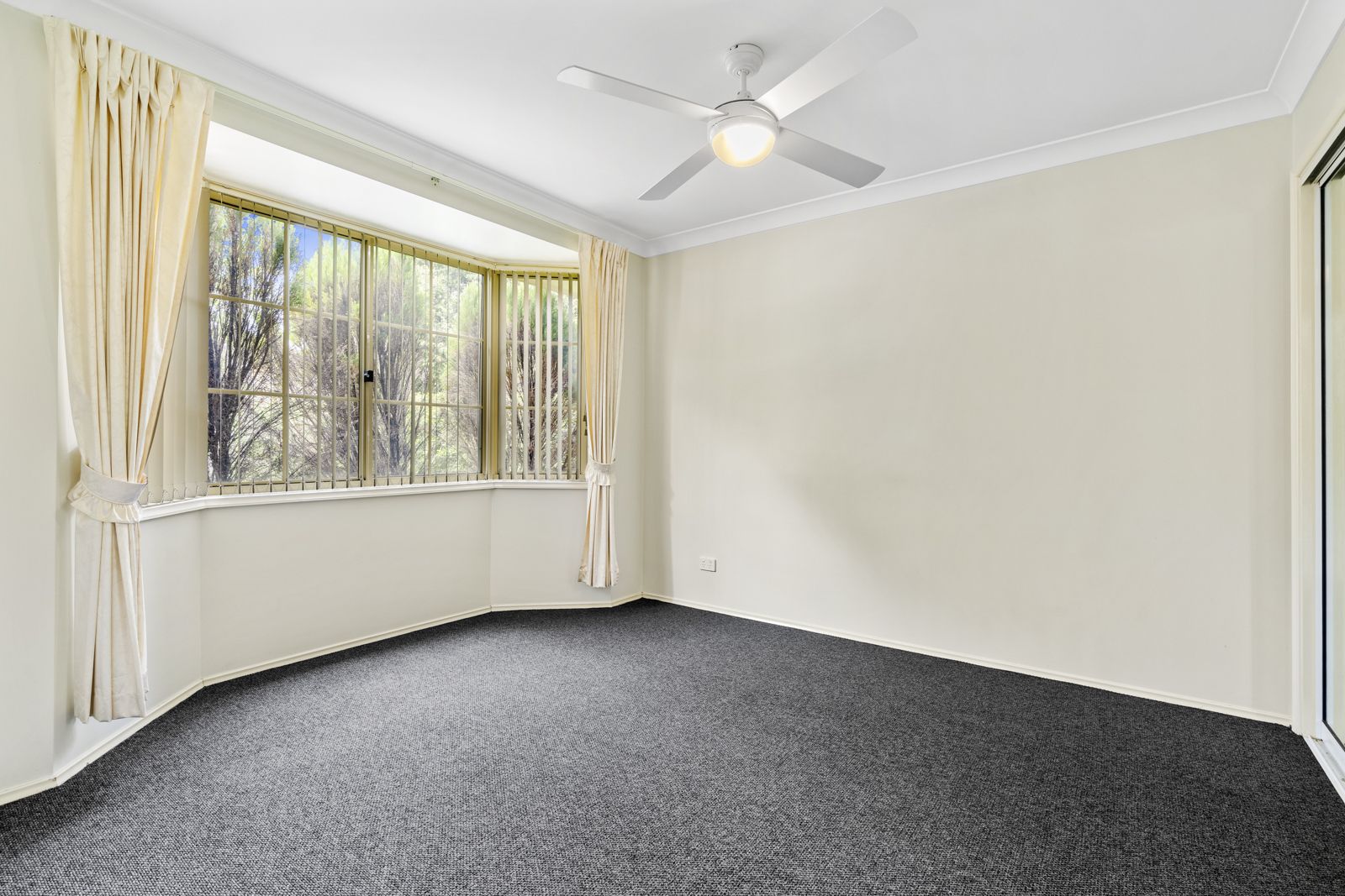 Real Estate For Lease 21B Currans Hill Drive Currans Hill , NSW