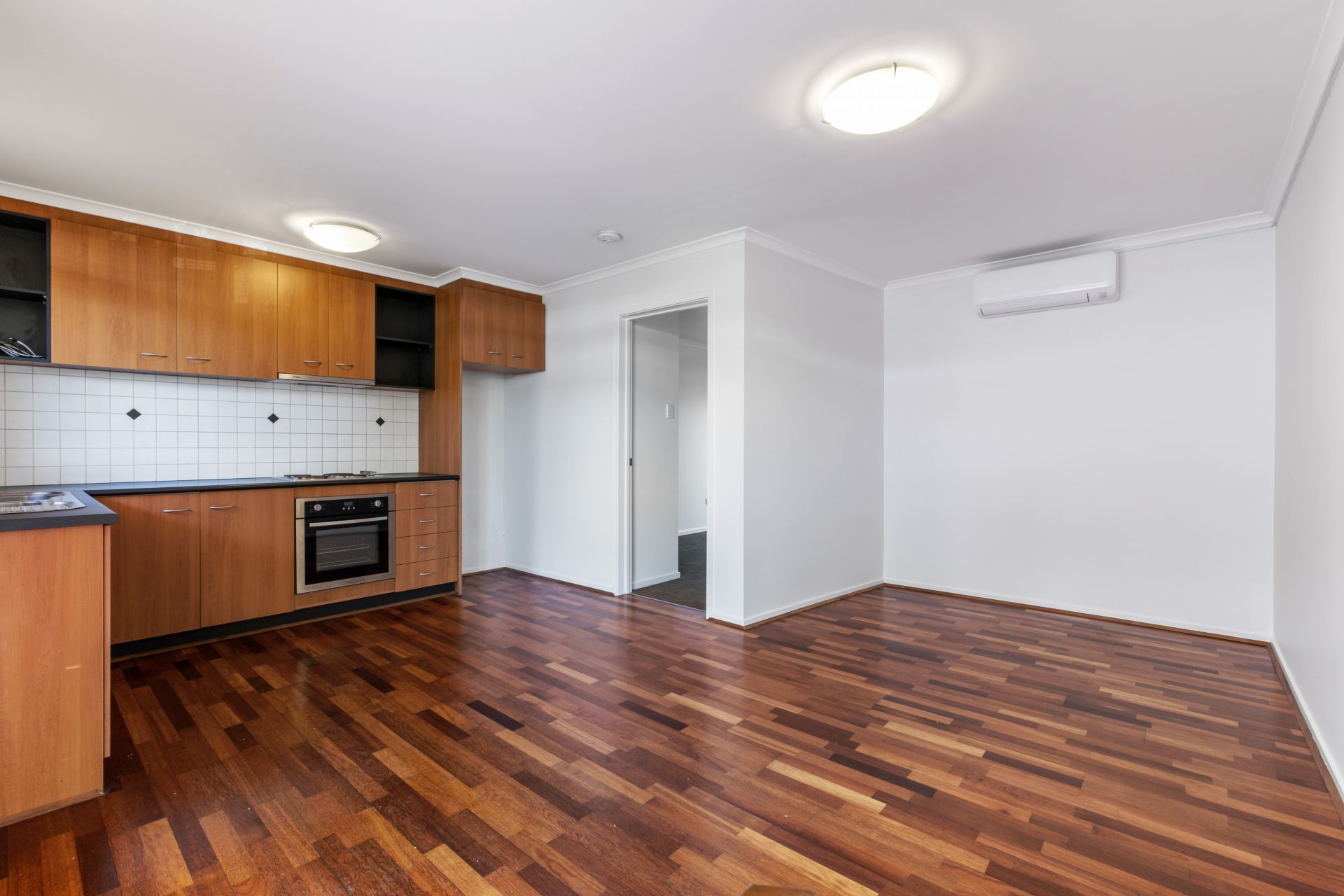 One Bedroom Apartment with Two Courtyards!