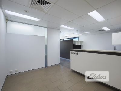 RARE INNER CITY OFFICE / WAREHOUSE | 6 CARS PARKS ONSITE!