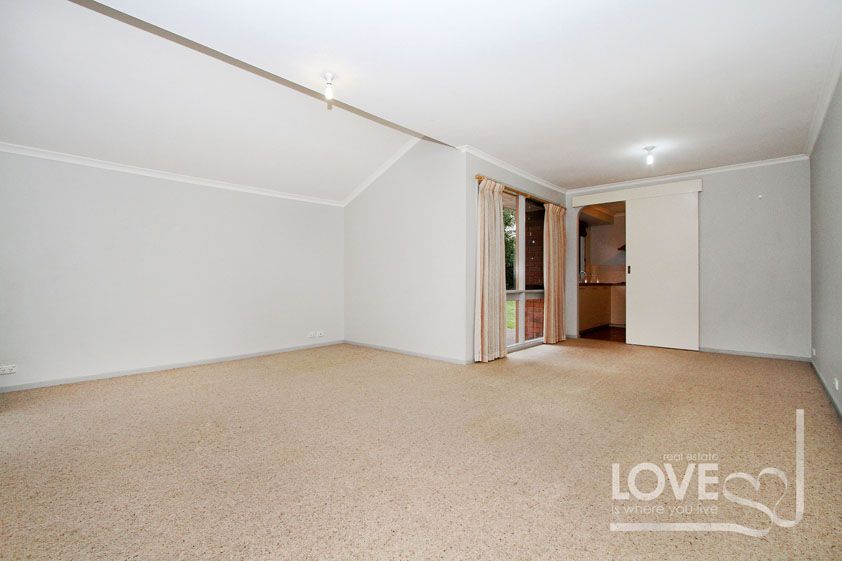 IDEALLY LOCATED TO ALL AMENITIES ! ! !