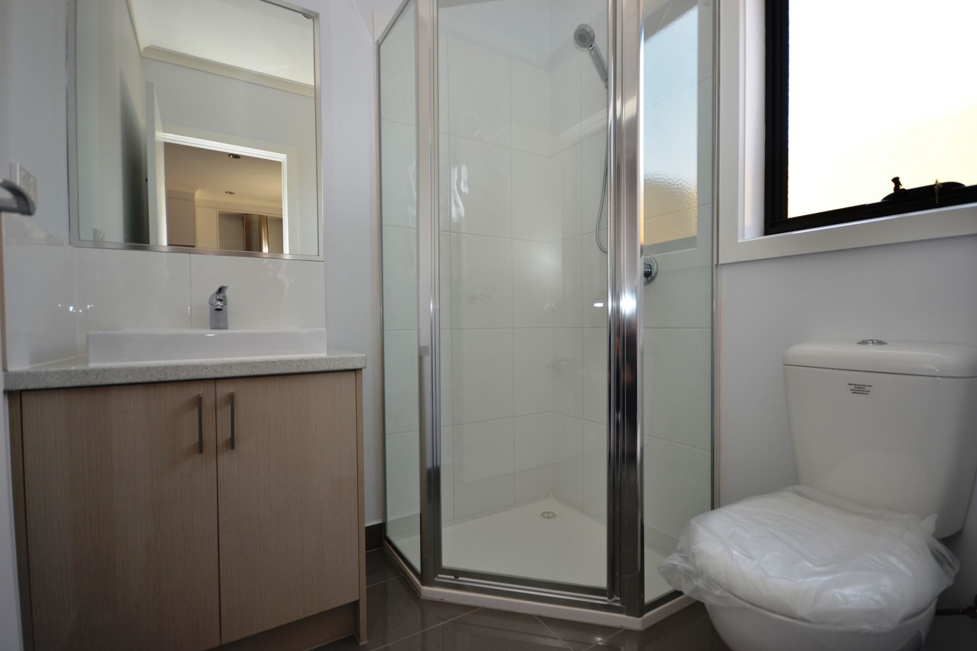 SPACIOUS AND LIGHT FILLED LIVING