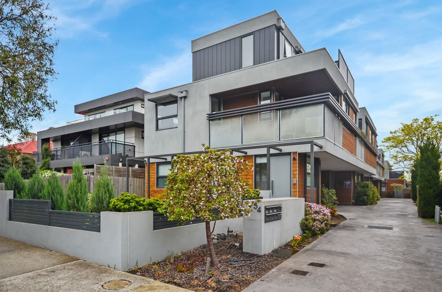 STYLISH MODERN LIVING