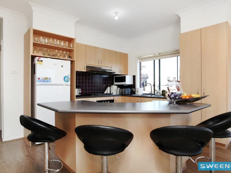 7 Lyme Park Circle, Caroline Springs - Thumbnail 3