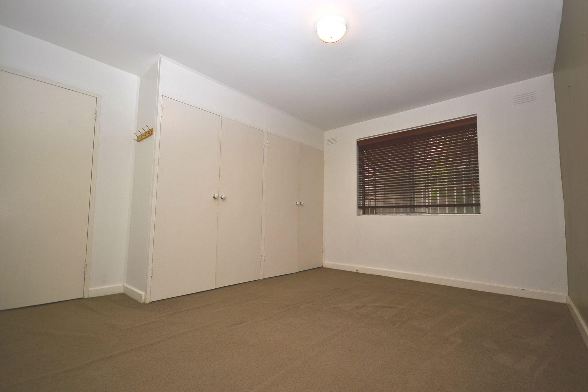CUTE, COSY AND CONVENIENTLY LOCATED