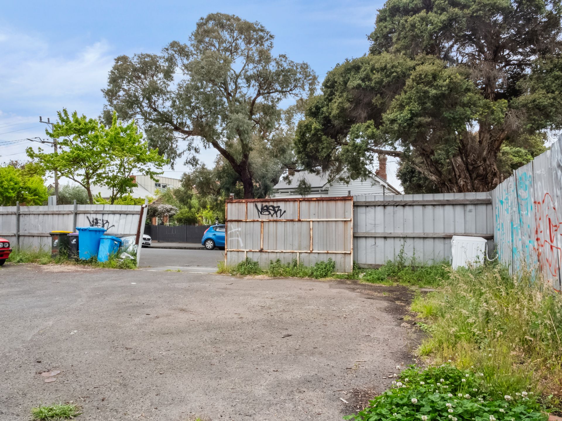 PROMINENT CORNER LOCATION of 448 sqm commercial space with 10 + car spaces.