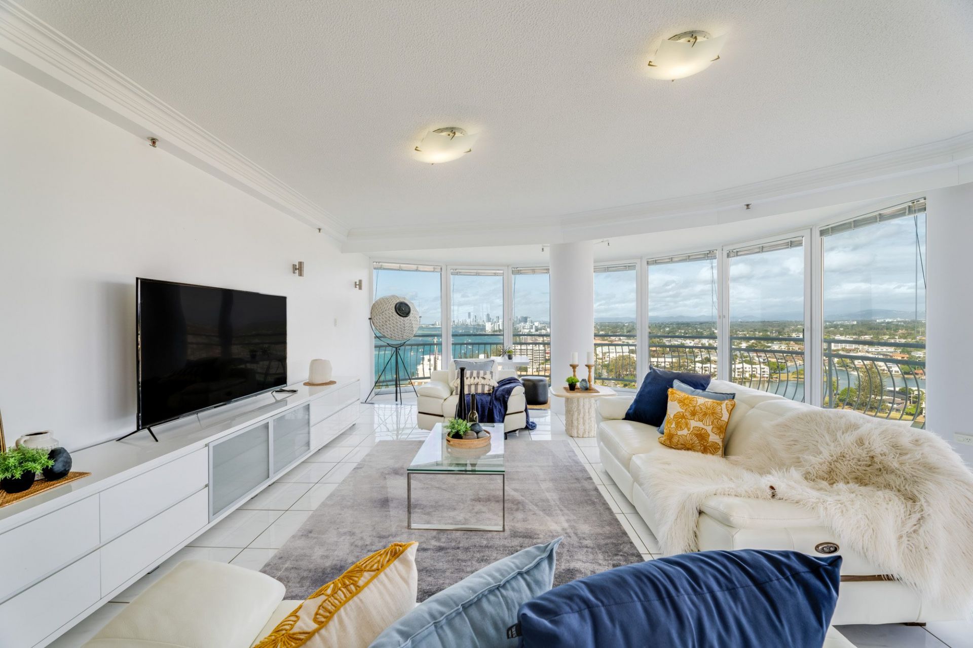 18D/5 Bayview Street, Runaway Bay - Thumbnail 2
