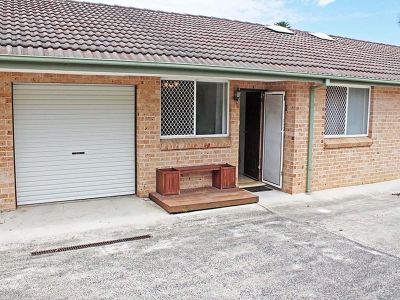 Quiet Complex, A Walk To East Gosford Shopping Strip