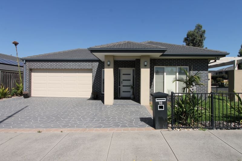10 Manor House Drive, Epping