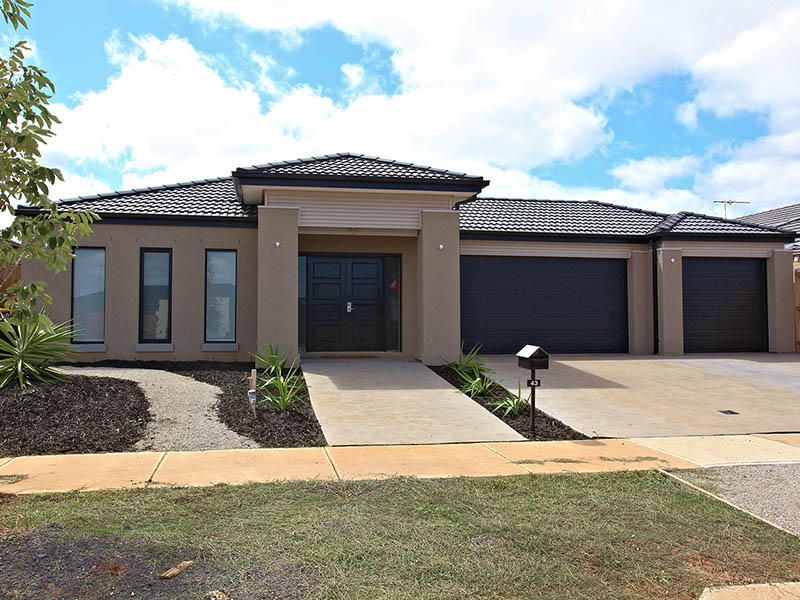 43 Double Bay Drive, Taylors Hill - Thumbnail 2