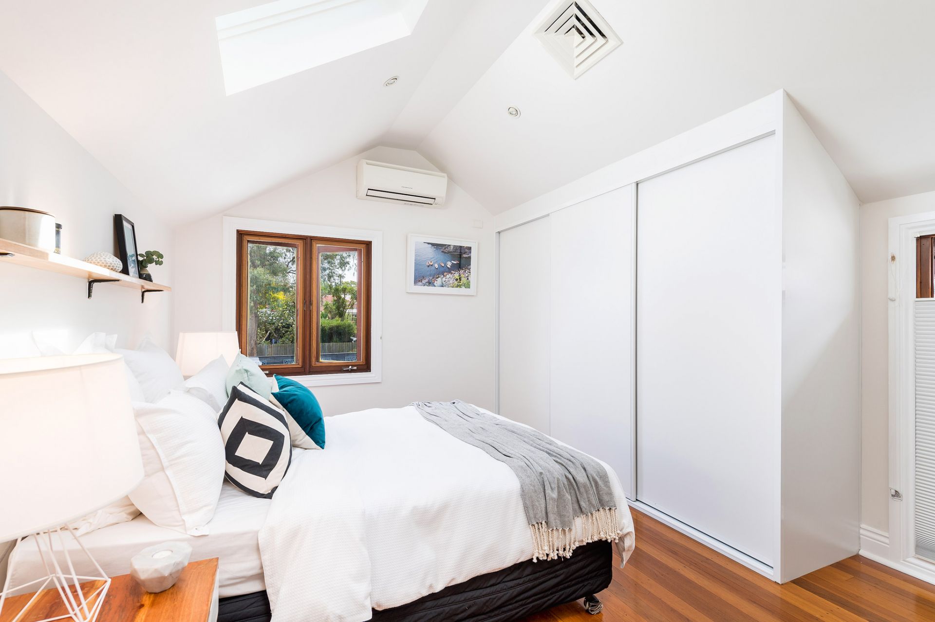 Easycare Entertainer with Light, Style and Quality