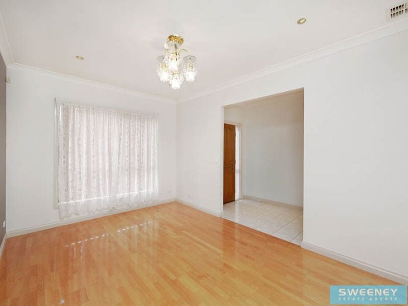 13 Kyneton Circuit, Caroline Springs - Thumbnail 4