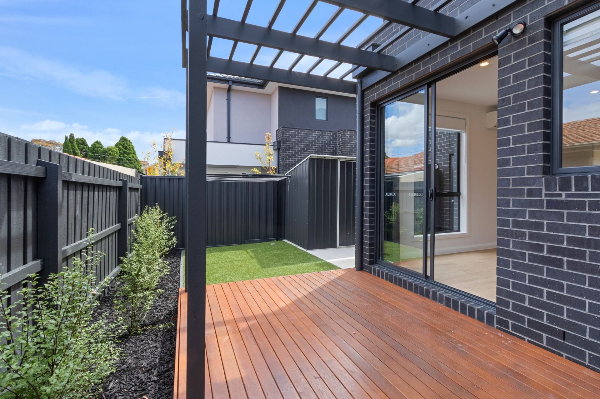 MODERN HOME IN THE HEART OF BUNDOORA