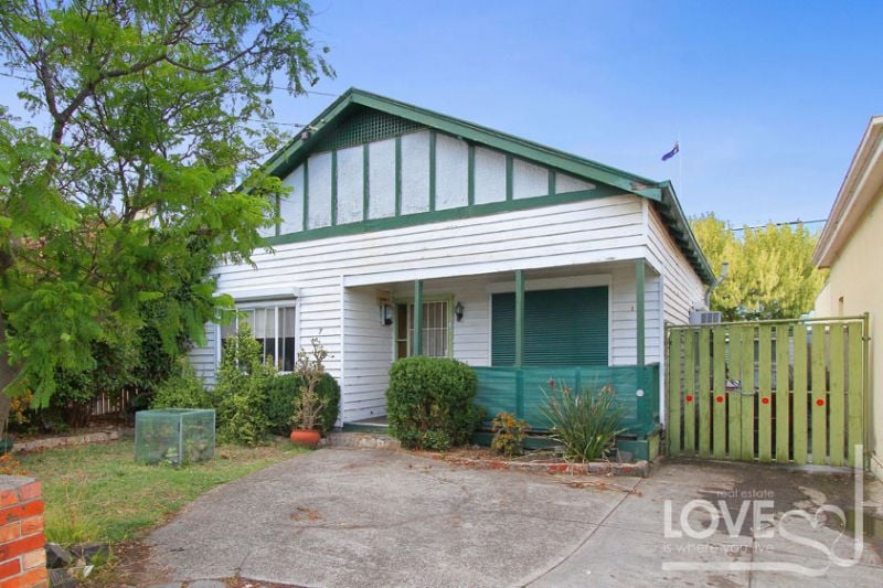 7 Livingstone Parade, Preston