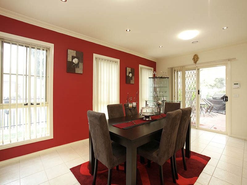 18 Trinity Way SOUTH MORANG, South Morang - Thumbnail 6