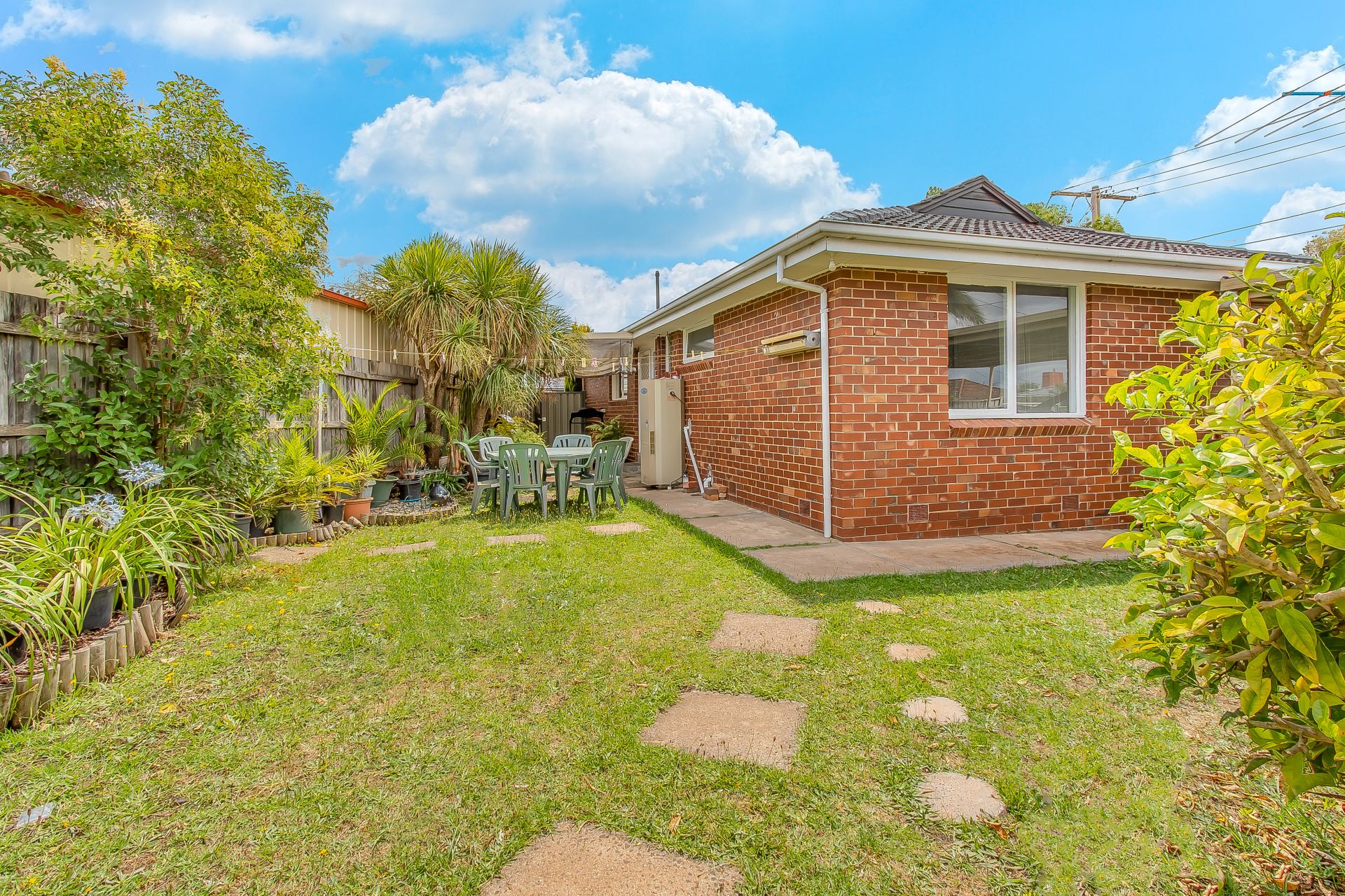 MODERN APPEAL – CORNER LOCATION